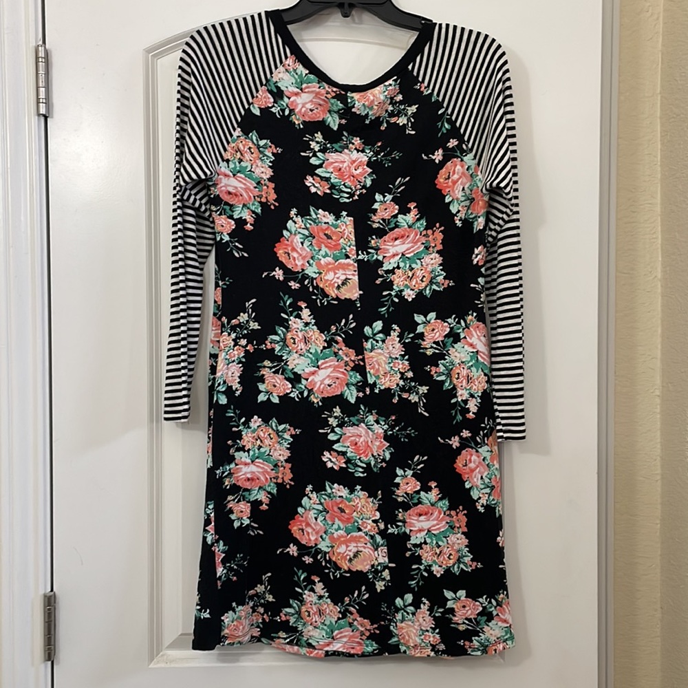 3/ $15 sale Women’s tunic. - Picture 4 of 4